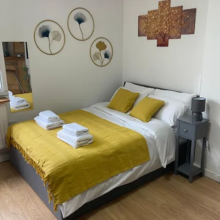 Studio Flat In West Kensington